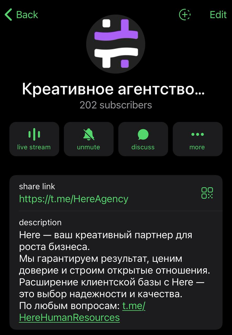 Команда креативного агентства и график роста показателей компании